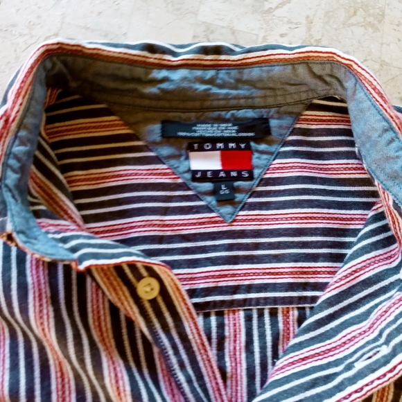 Vintage Tommy Hilfiger button-up - Picture 2 of 2